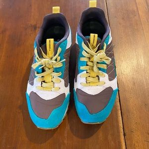 Merrell alpine sneaker size 8 worn once! Burgundy and teal
